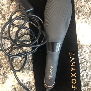Foxy Bae Rose Gold Straightening Brush